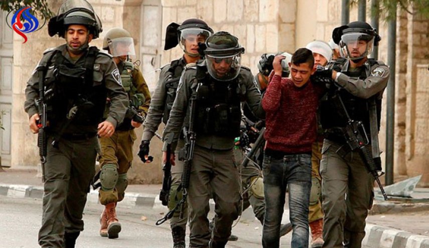 اعتقال ثمانية فلسطينيين بالضفة الغربية