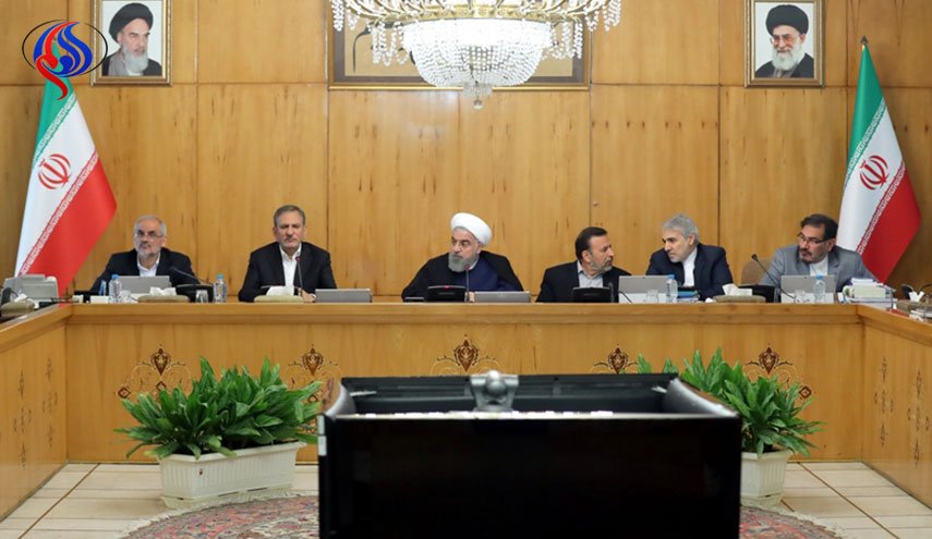 الرئيس الايراني يدافع عن سياسات الحكومة بشان العملة الاجنبية