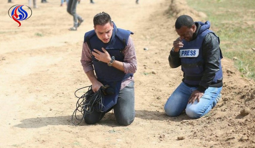 إصابة صحفيين بحملات الاحتلال المتعمدة للفرق الإعلامية