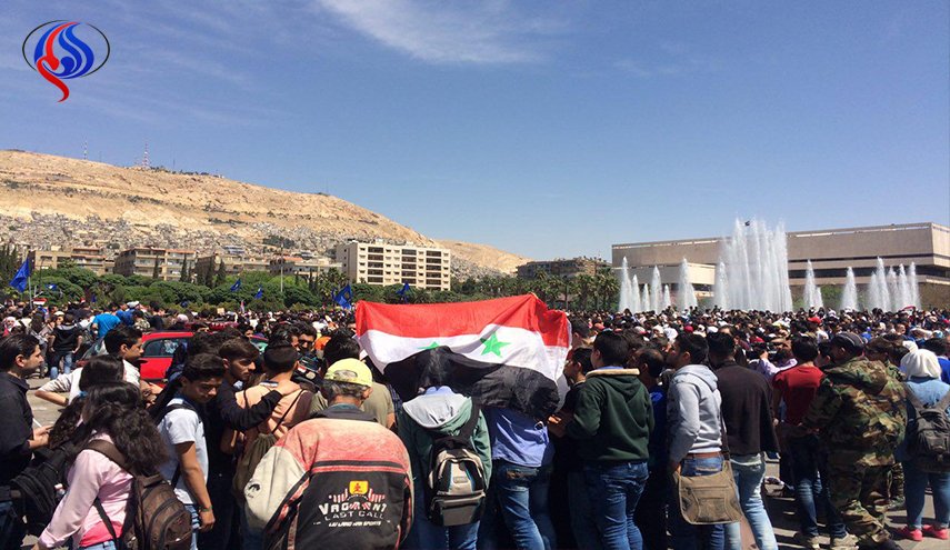 انطلاق مسيرات في ساحة الأمويين وسط دمشق+صور
