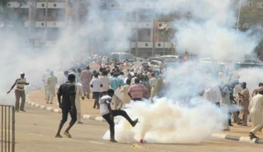حمله شدید پلیس نیجریه به شیعیان هوادار شیخ الزکزاکی و دستگیری 115 نفر در اَبوجا + تصاویر