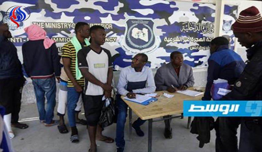 انخفاض أعداد المهاجرين المحتجزين في ليبيا