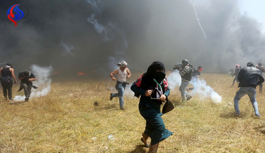 قوات الاحتلال تطلق قنابل الغاز على حدود غزة

