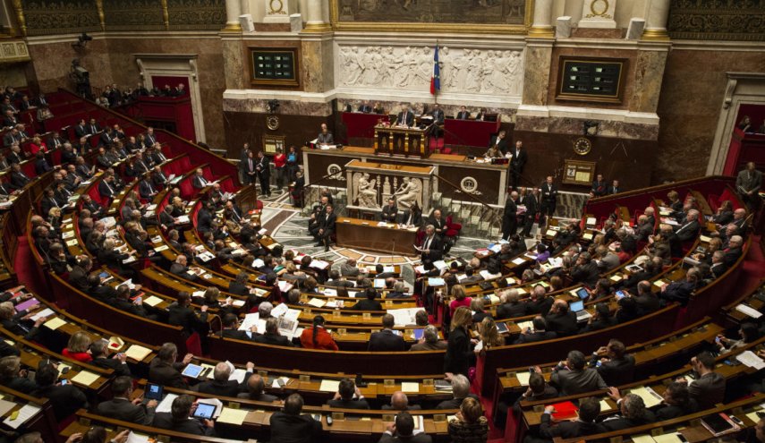 قانون جدید مهاجرت و شکاف در حزب حاکم فرانسه

