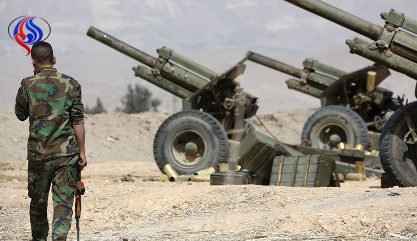 الجيش السوري يواصل قصف الحجر الأسود وأنباء عن تصفية قيادي داعشي