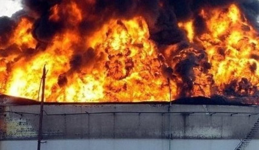 الكويت: تواصل عملياتها للسيطرة على التسرب النفطي في منطقة المقوع

