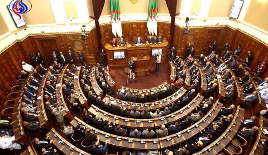  “كتب إماراتية” تسبب الجدل في البرلمان الجزائري!!