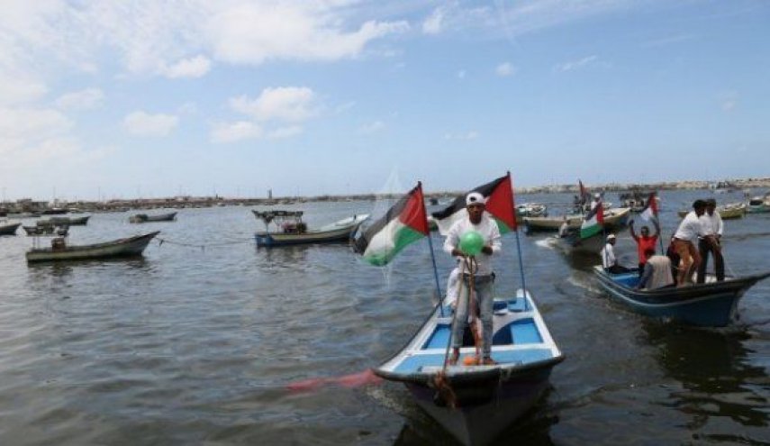 حمله هوایی صهیونیست‌ها به دو قایق ماهی‌گیری در غزه

