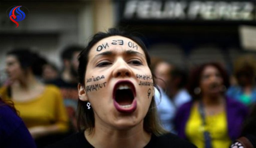 اسبانيا.. احتجاجات بالآلاف على تبرئة خمسة رجال من تهمة الاغتصاب