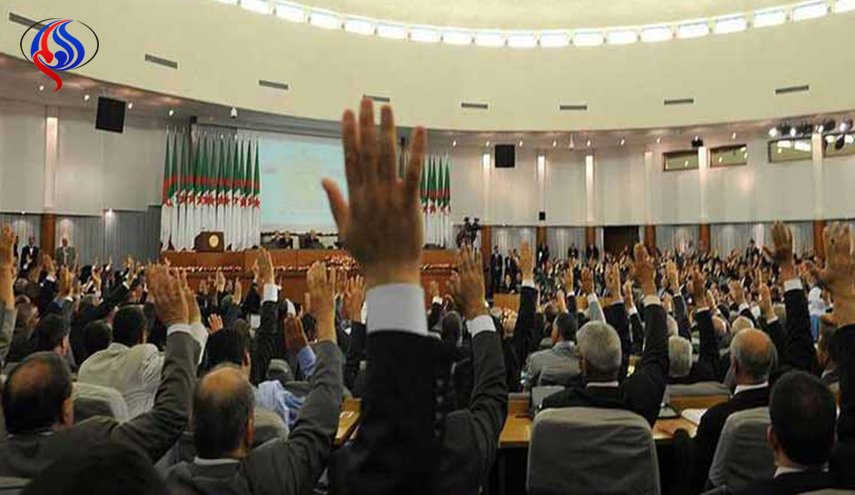 البرلمان الجزائري يصادق على مشروع قانون للصحة مثير للجدل