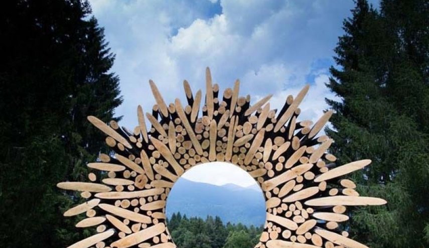 الفنان الكوري الجنوبي، جاي هيو لي يحول الاخشاب الى قطع فنية