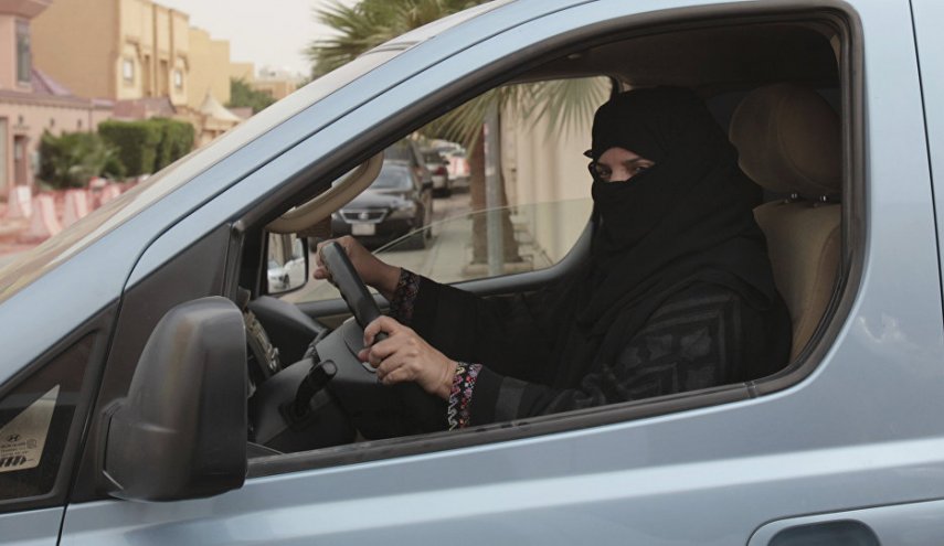 أردنيات في السعودية لتدريب النساء على قيادة السيارات