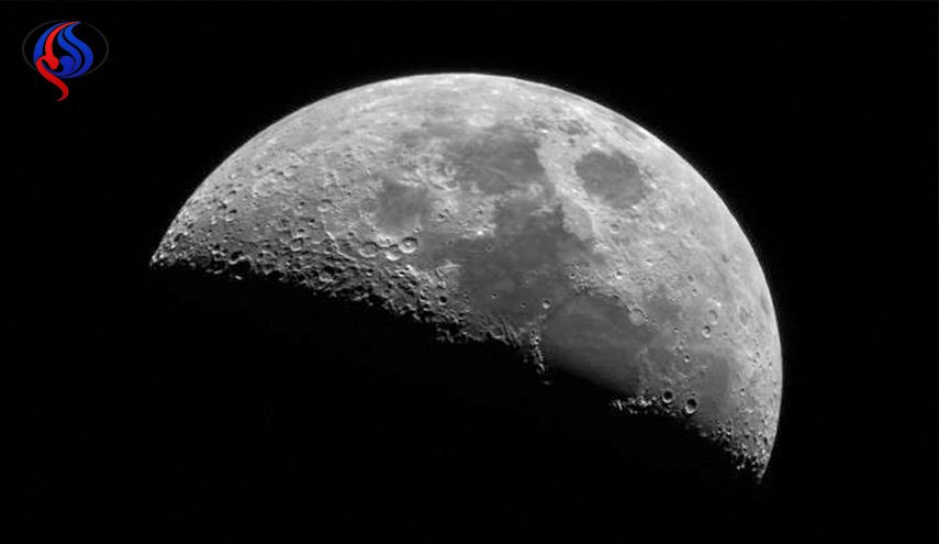 شاهد: مصور يلتقط وهما بصريا غريبا على سطح القمر!