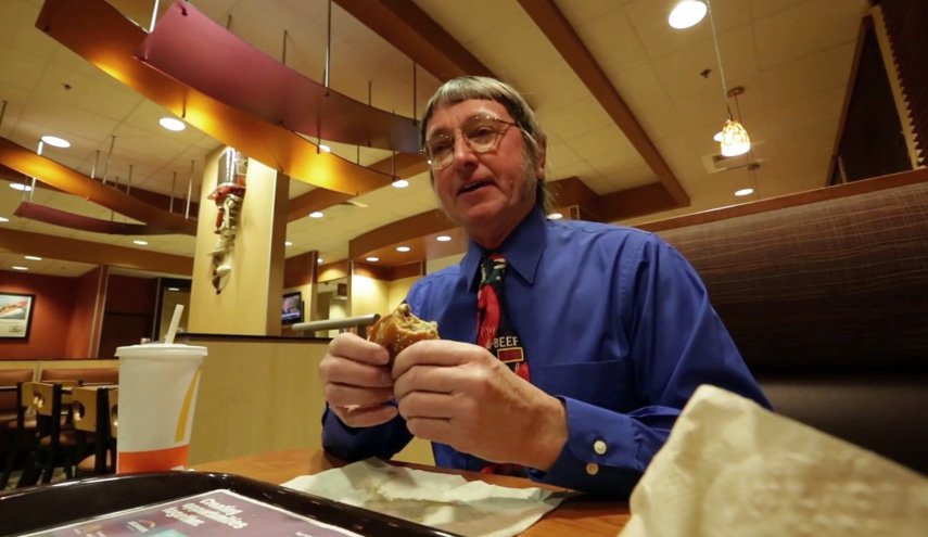 رجل يأكل 30 ألف سندوتش بيج ماك ويحطم الرقم القياسي 
