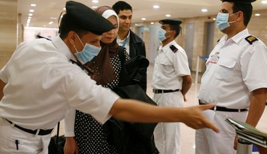 مطار القاهرة يعزل ركابا من السعودية للاشتباه بإصابتهم بـ«كورونا»