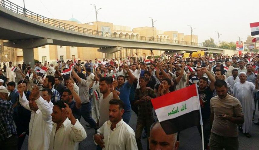 تظاهرة في النجف احتجاجا على عدم تفعيل البطاقات الانتخابية