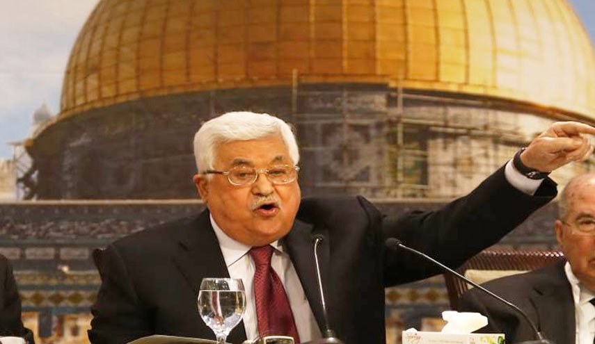 محمود عباس يعلن الإضراب وتنكيس الأعلام