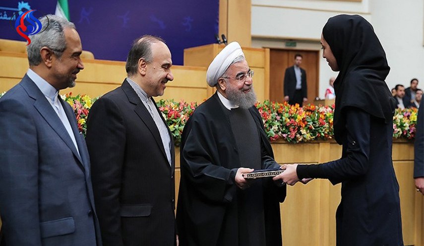الرئيس روحاني يكرم 2171 بطلاً رياضياً

