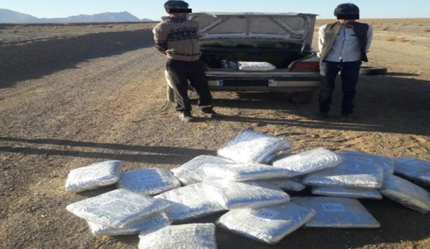 كشف وضبط 7 اطنان من المخدرات واعتقال 5 مهربين في جنوب شرق ايران