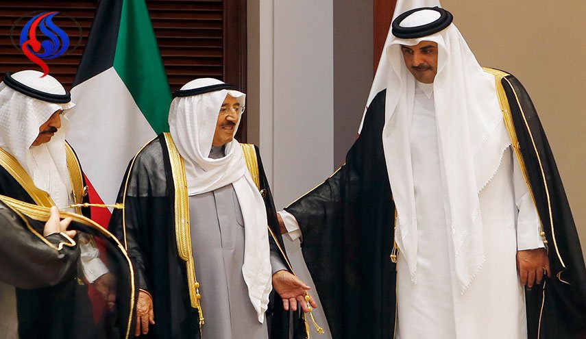 أمير قطر يصل إلى الكويت