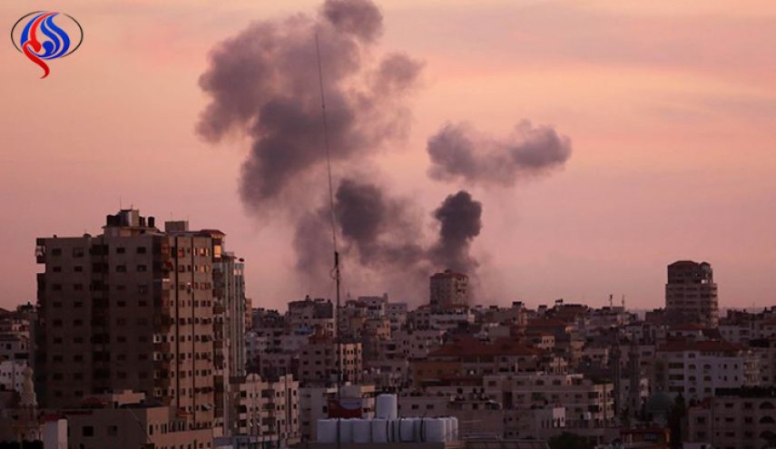 الاحتلال يقصف موقعين للمقاومة وسط قطاع غزة