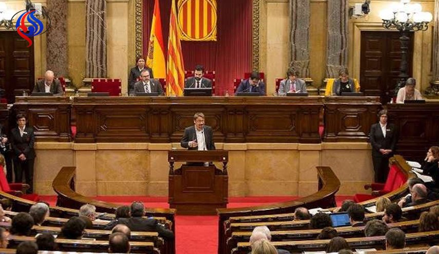 كتالونيا تستجيب لشرط مدريد وتستثني الانفصاليين المنفيين من الحكومة
