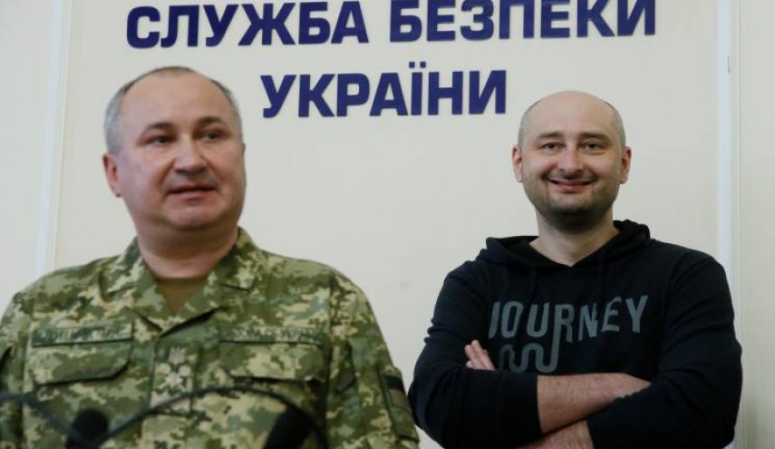 اوكرانيا تختلق مقتل صحفي روسي معارض بغية عدم إغتياله