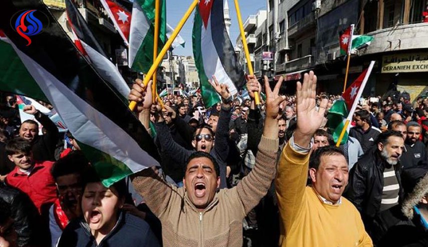 تعليق الإحتجاجات بالأردن بعد مذكرة نيابية تتعهد برد قانون الدخل المعدل