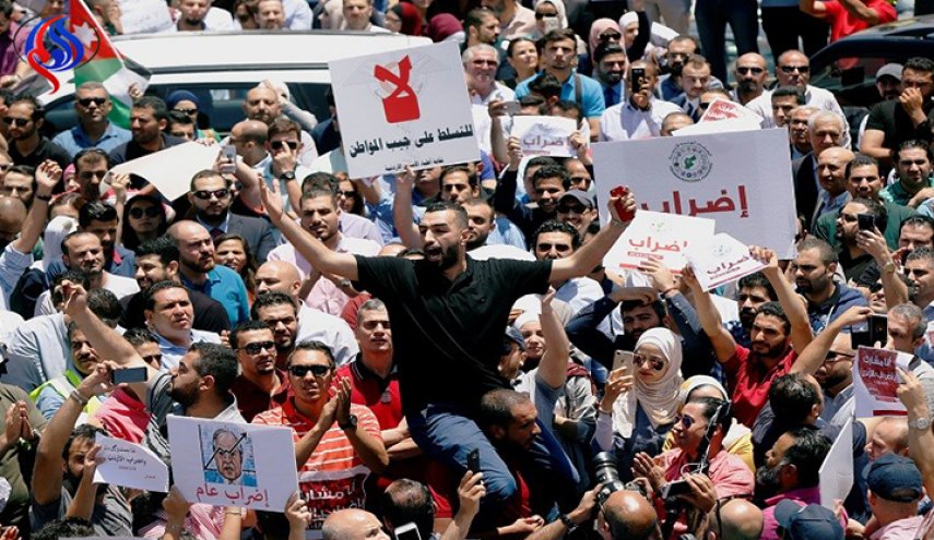 تواصل الاحتجاجات في الاردن رغم استقالة الحكومة