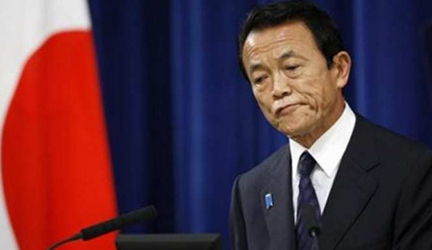 وزیر دارایی ژاپن حقوق یک سال خود را در پی بروز رسوایی بازگرداند
