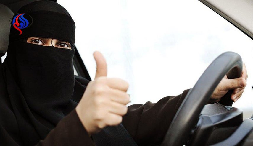 السعودية تبدأ منح النساء رخص قيادة السيارات