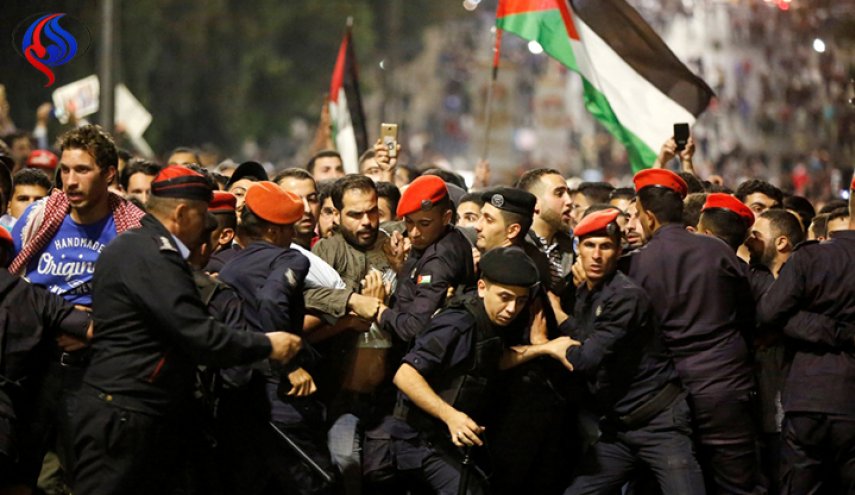 تجدد الاحتجاجات في عمان والمحافظات رغم استقالة الحكومة