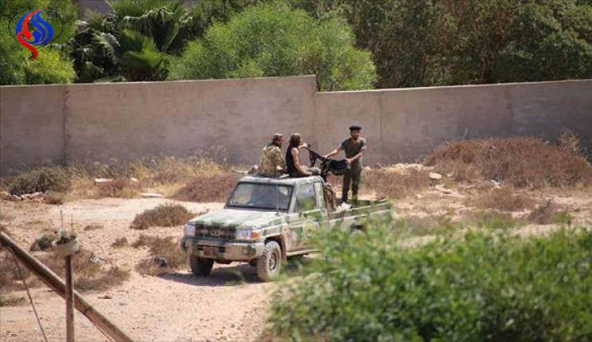 الجيش اللیبي بدأ في تأمين أحياء المدخل الغربي لمدينة درنة