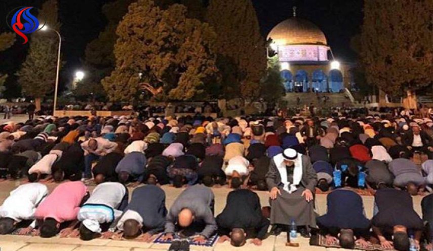  100 ألف فلسطيني يؤدون الصلاة في الأقصى