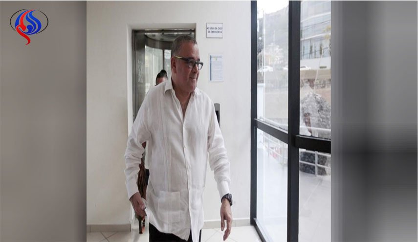 أمر باعتقال رئيس السلفادور السابق بتهمة اختلاس أموال
