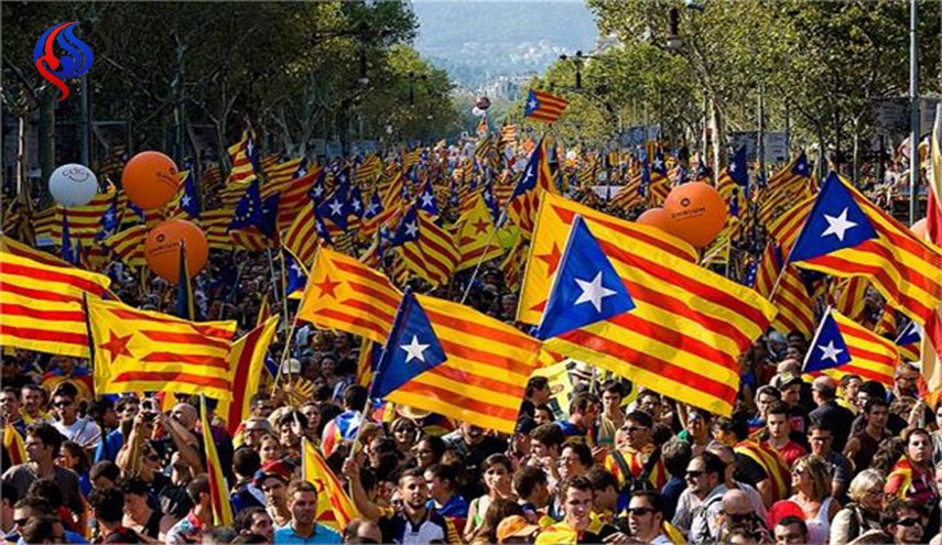 وزيرة إسبانية: هناك حاجة عاجلة لتعديل الدستور بسبب أزمة قطالونيا