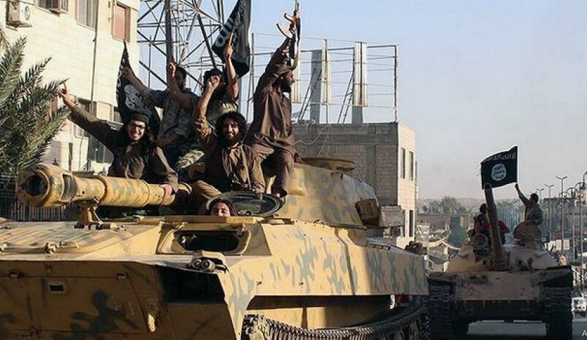 “داعش” يظهر علناً في إدلب ويبدأ بقطع رؤوس من “النصرة”
