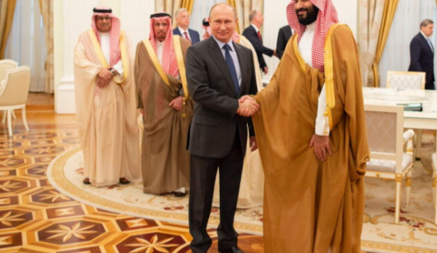 «بن‌سلمان» با «پوتین» در مسکو دیدار کرد/ امضای توپ جام جهانی توسط ولیعهد سعودی