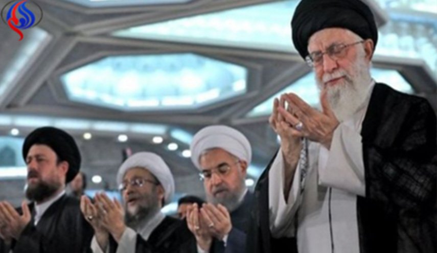 اقامة صلاة عيد الفطر السعيد بامامة قائد الثورة الاسلامية