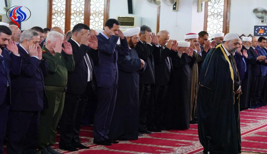 بالصور.. الرئيس الأسد يؤدي صلاة العيد في طرطوس