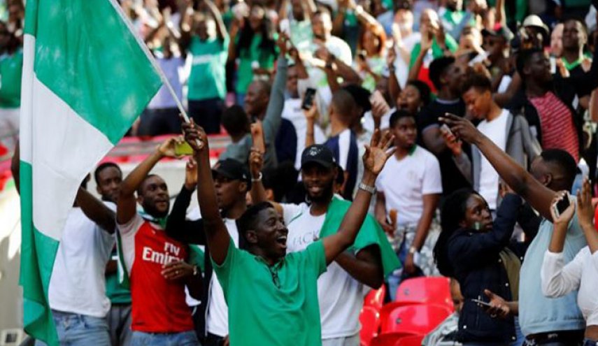 حرمان جماهير منتخب نيجيريا من إحضار دجاج حي بمباريات كأس العالم!!