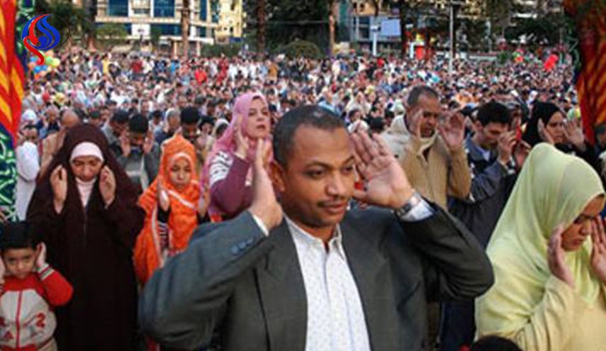 اختلاط النساء بالرجال في صلاة العيد تثير ضجة فی مصر