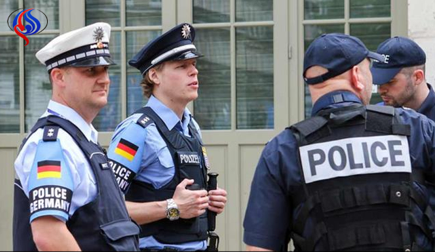 ألمانيا توقف رجلي شرطة عن العمل..والسبب؟