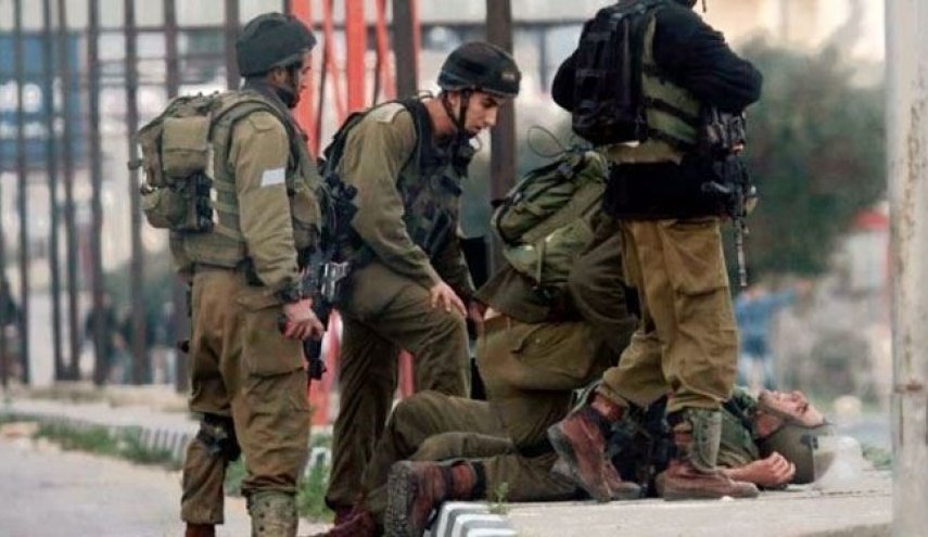 یک نظامی رژیم صهیونیستی در حین تلاش برای دستگیری جوان فلسطینی زخمی شد