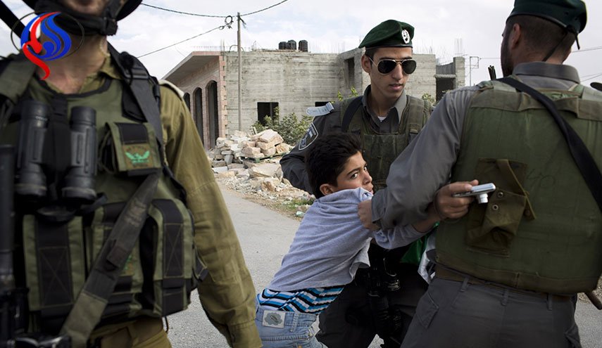 قاصرون فلسطينيون يتعرضون للتنكيل خلال عملية اعتقالهم