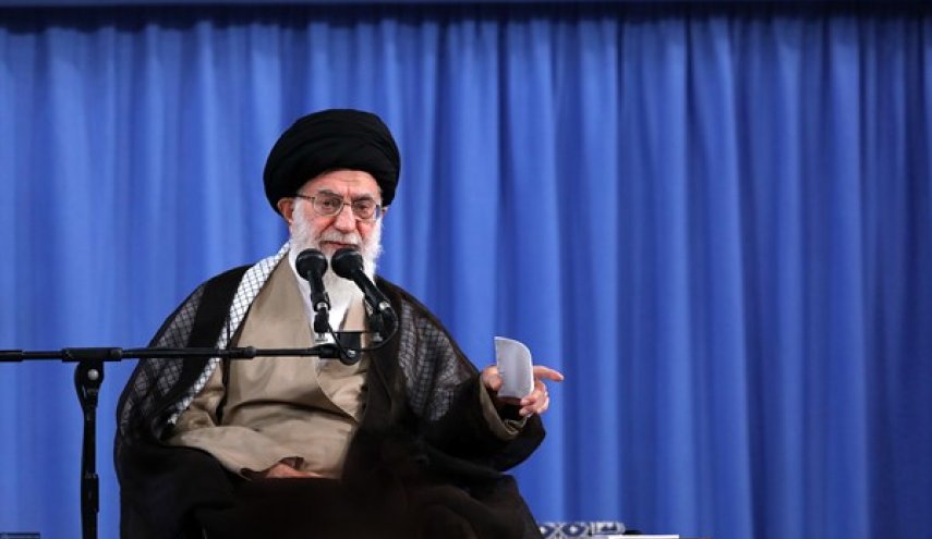 قائد الثورة: الأعداء ليس بمقدورهم ارتكاب أية حماقة تجاه ايران