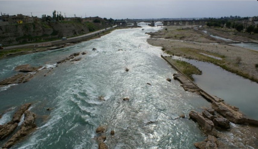 جبران کمبود آب شرب آبادان و خرمشهر/ پایان کار احداث بند خاکی در رود کارون