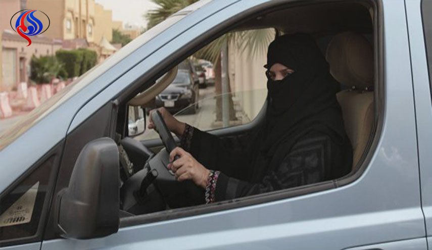 أول حادث من نوعه في السعودية… امرأة تدهس رجلا بسيارتها