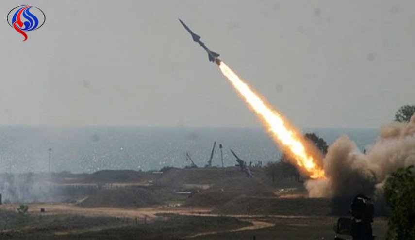 قصف يمني على مدينة جيزان بصاروخ بدر1 الباليستي