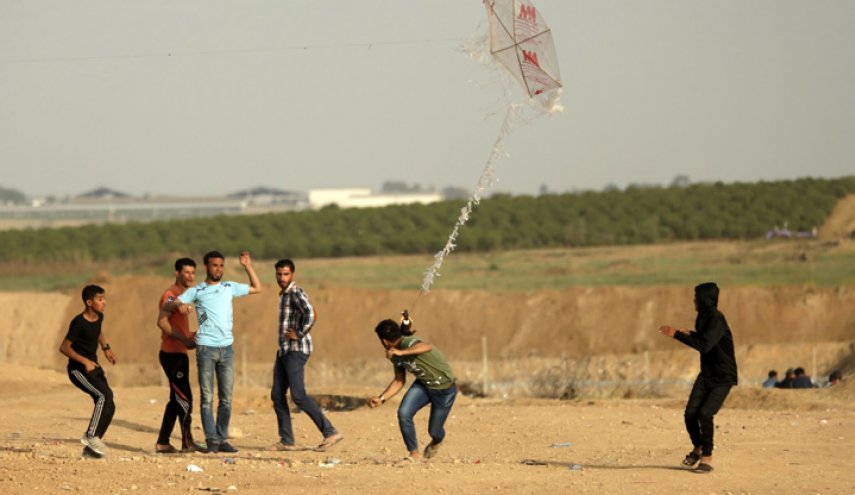 الاحتلال يستهدف مطلقي الطائرات الورقية شمال غزة